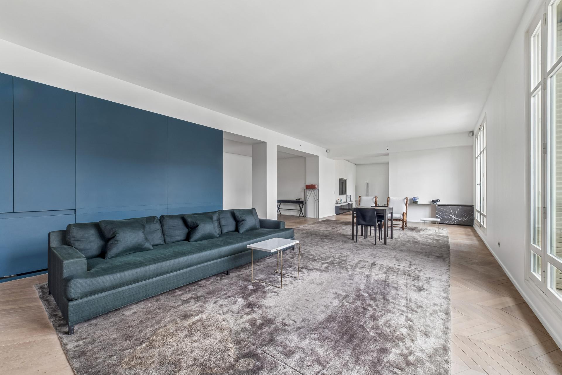 A VENDRE Paris XVIe - Victor Hugo - Longchamp.
