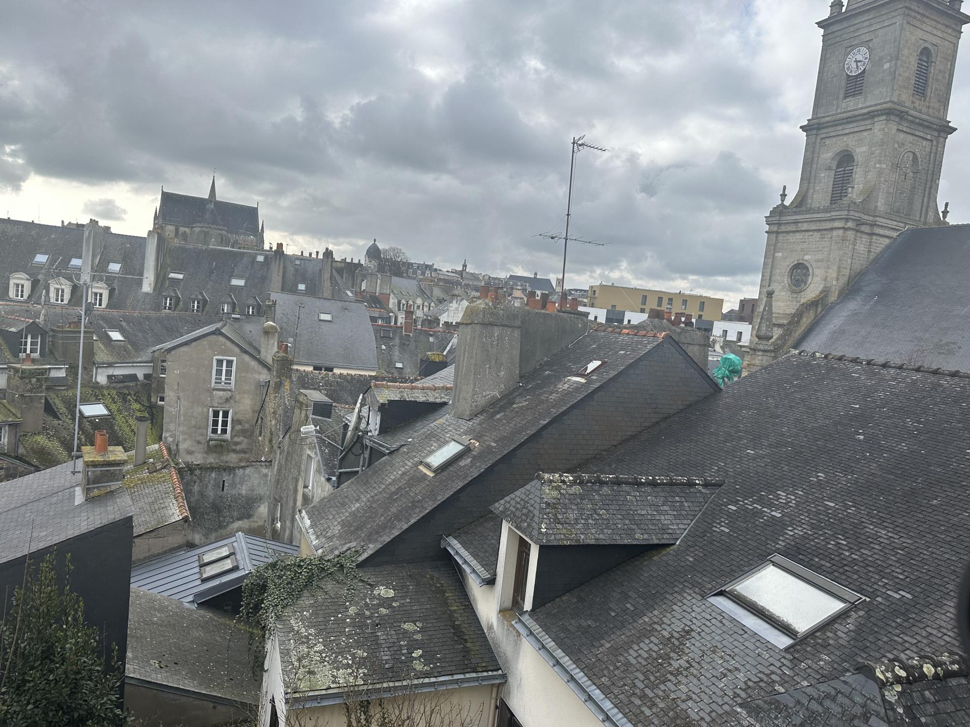 VANNES – Charmant 2 pièces avec mezzanine au dernier étage d'un immeuble de caractère