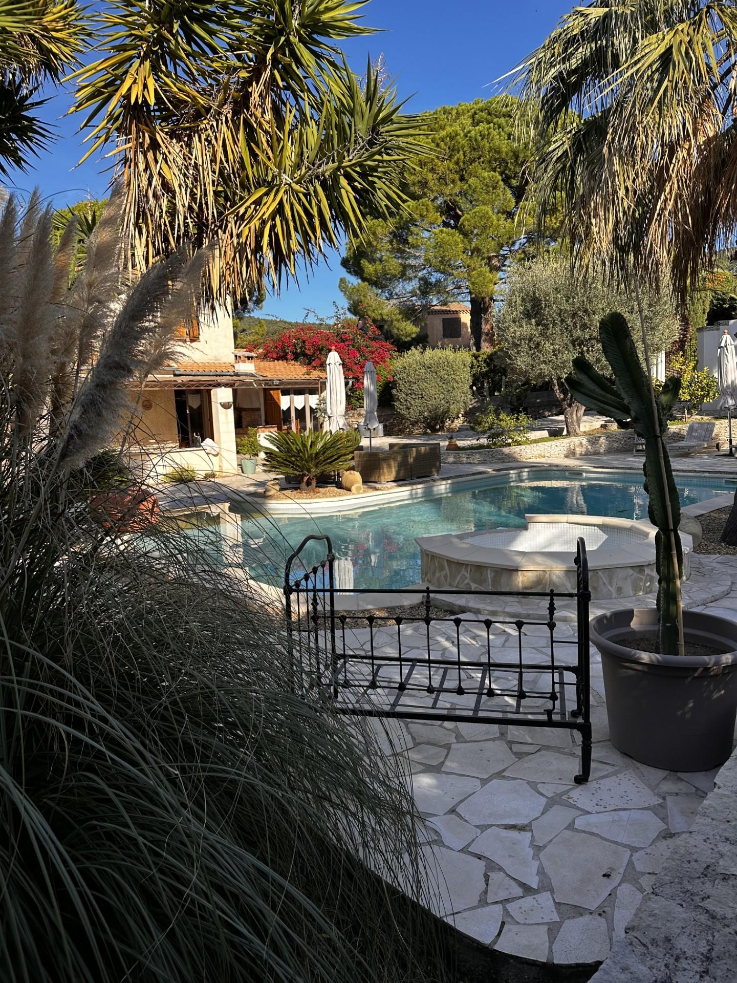 Villa avec piscine  CEYRESTE (13)