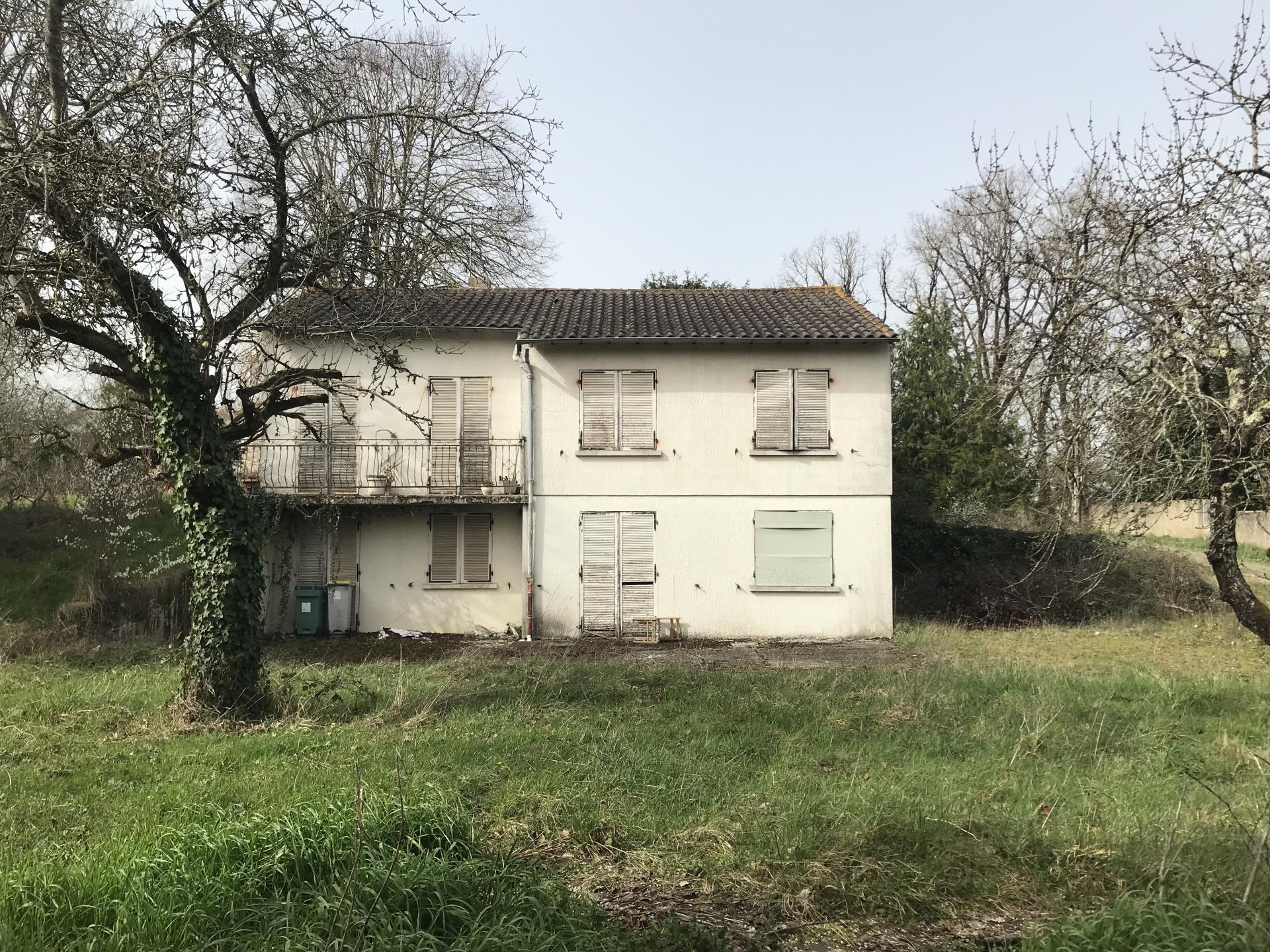 VOUNEUIL-SOUS-BIARD – MAISON À RÉNOVER AVEC TERRAIN DE 1 831 m²
