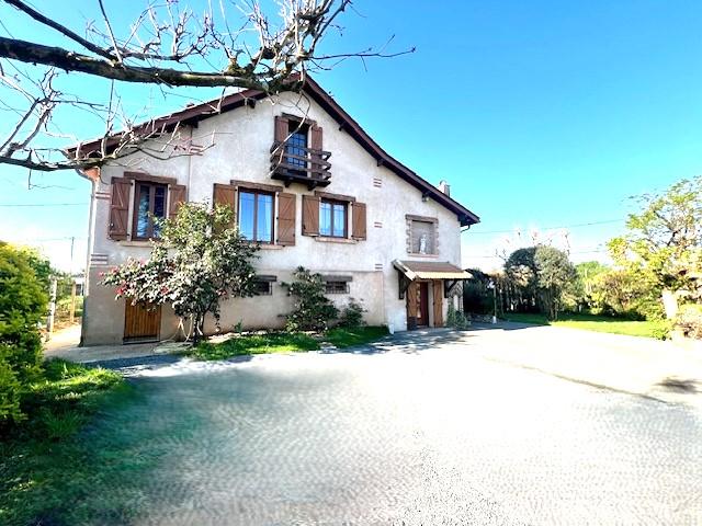 Grande maison familiale  en GIRONDE (dans l' entre-deux mers)
